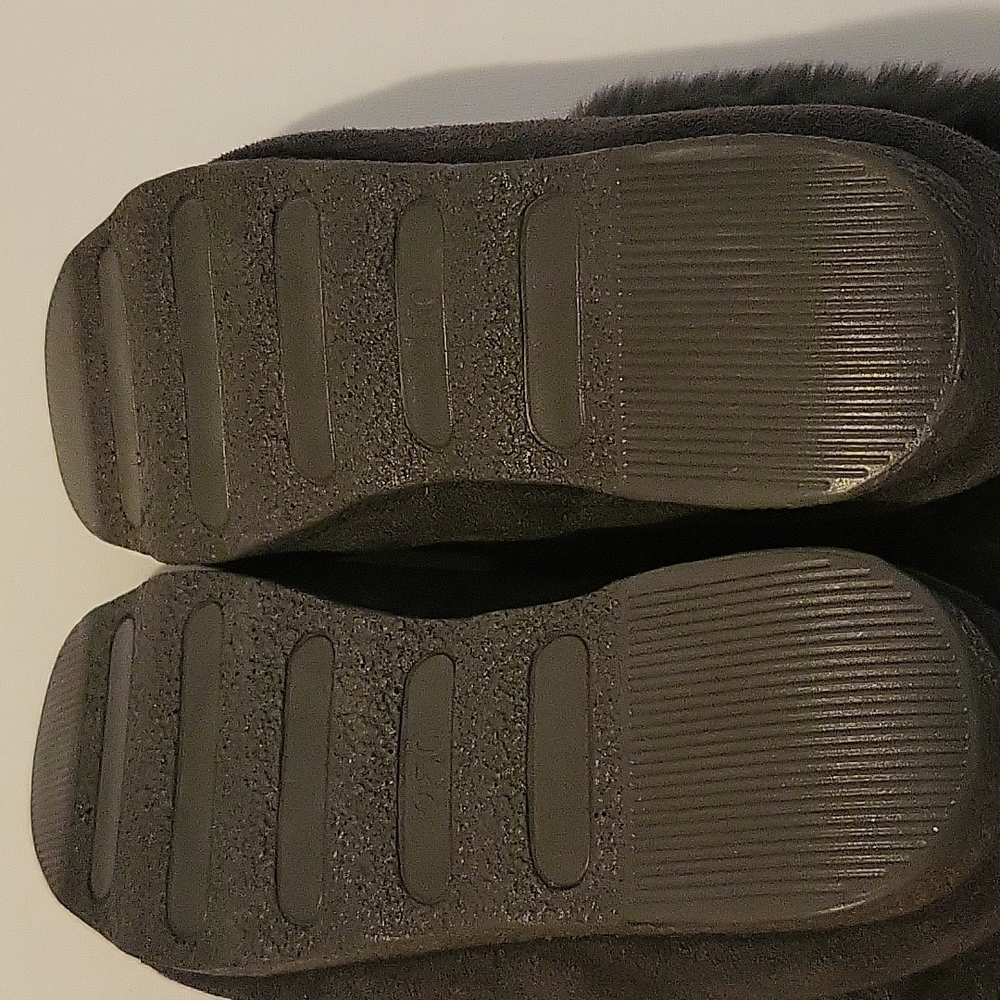 Slippers - Picture 3 of 3